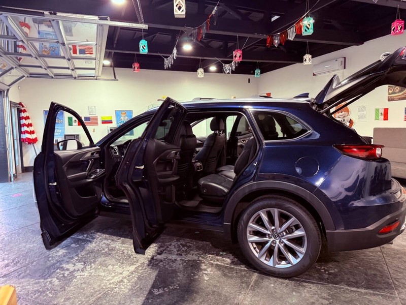 Mazda CX-9 Vehicle Full-screen Gallery Image 35