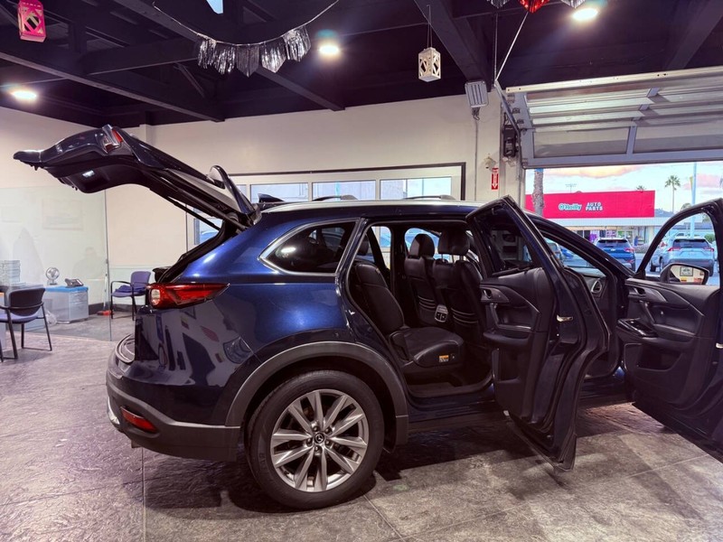 Mazda CX-9 Vehicle Full-screen Gallery Image 50