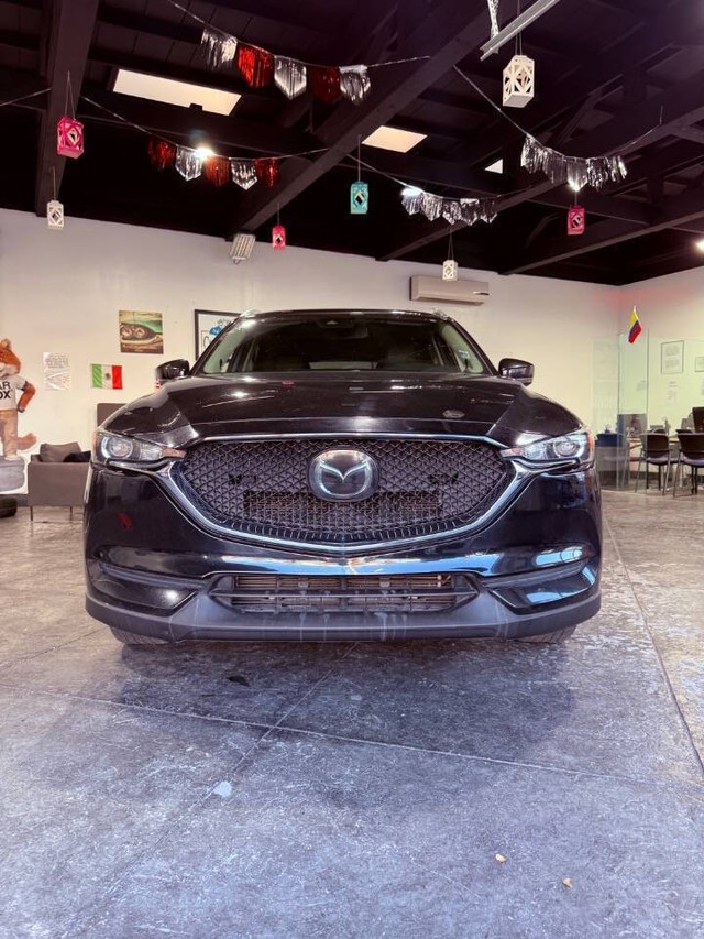 Mazda CX-5 Vehicle Full-screen Gallery Image 02