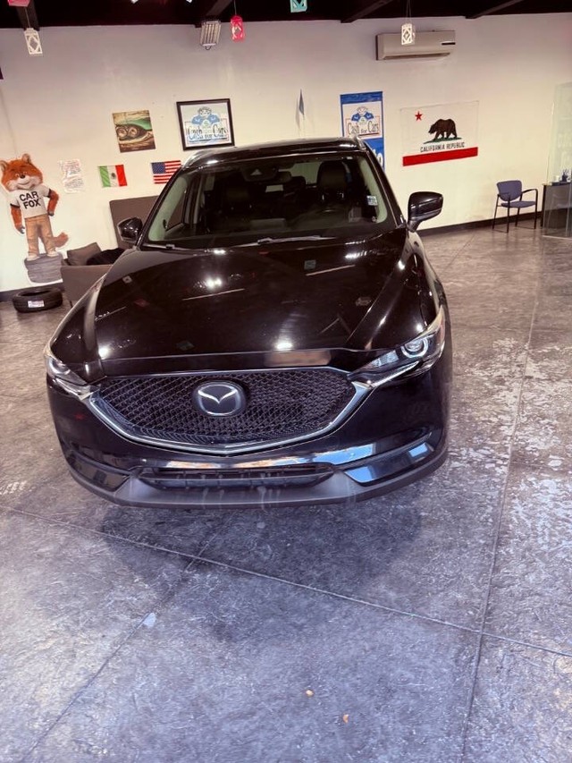 Mazda CX-5 Vehicle Full-screen Gallery Image 05