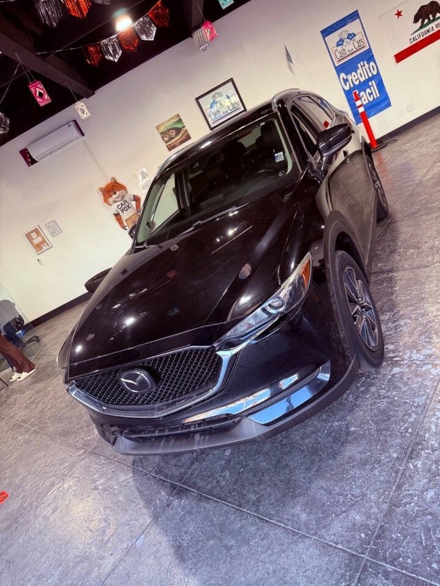 Mazda CX-5 Vehicle Full-screen Gallery Image 08