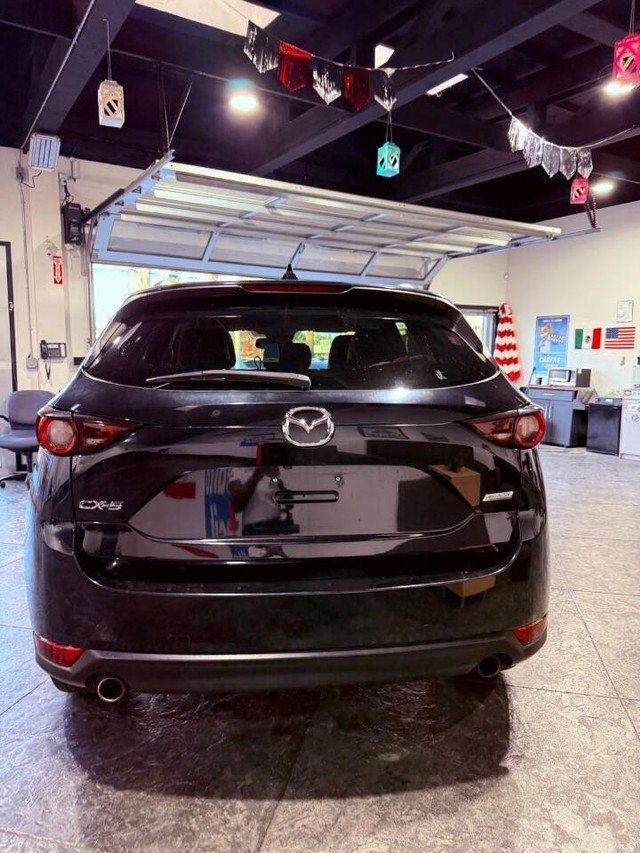 Mazda CX-5 Vehicle Full-screen Gallery Image 23