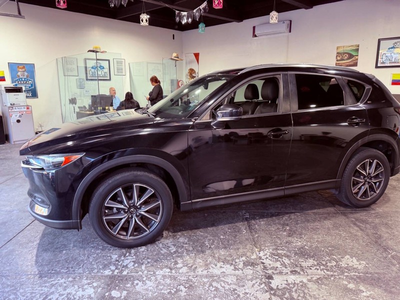 Mazda CX-5 Vehicle Full-screen Gallery Image 10