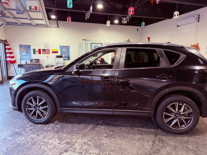 Mazda CX-5 Vehicle Full-screen Gallery Image 13