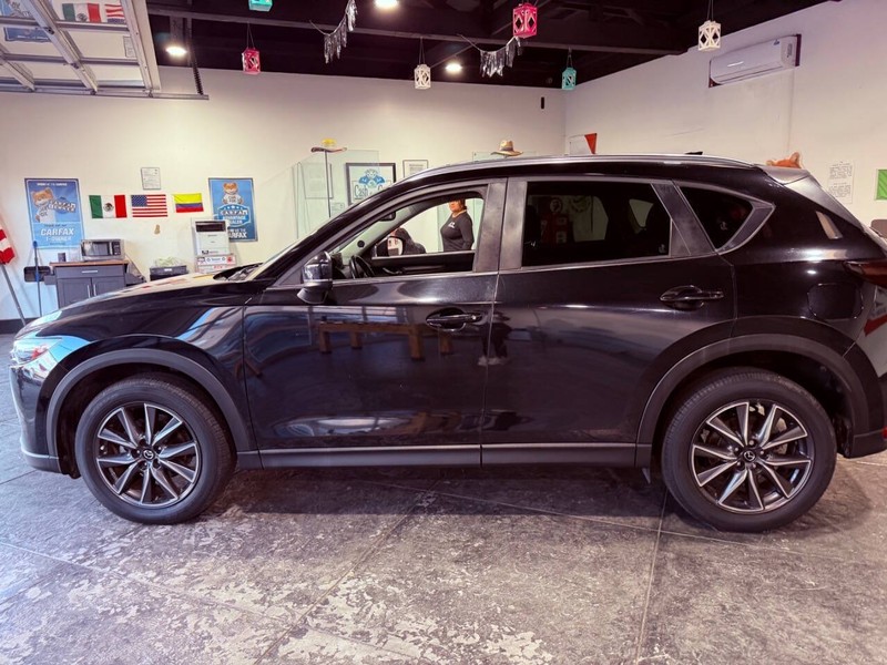 Mazda CX-5 Vehicle Full-screen Gallery Image 14