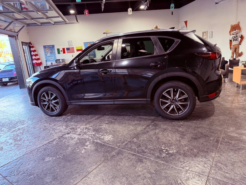 Mazda CX-5 Vehicle Full-screen Gallery Image 16