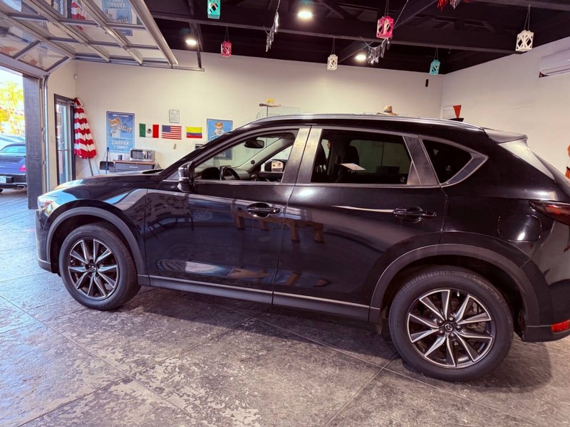 Mazda CX-5 Vehicle Full-screen Gallery Image 17