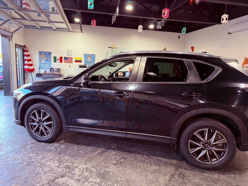 Mazda CX-5 Vehicle Full-screen Gallery Image 18