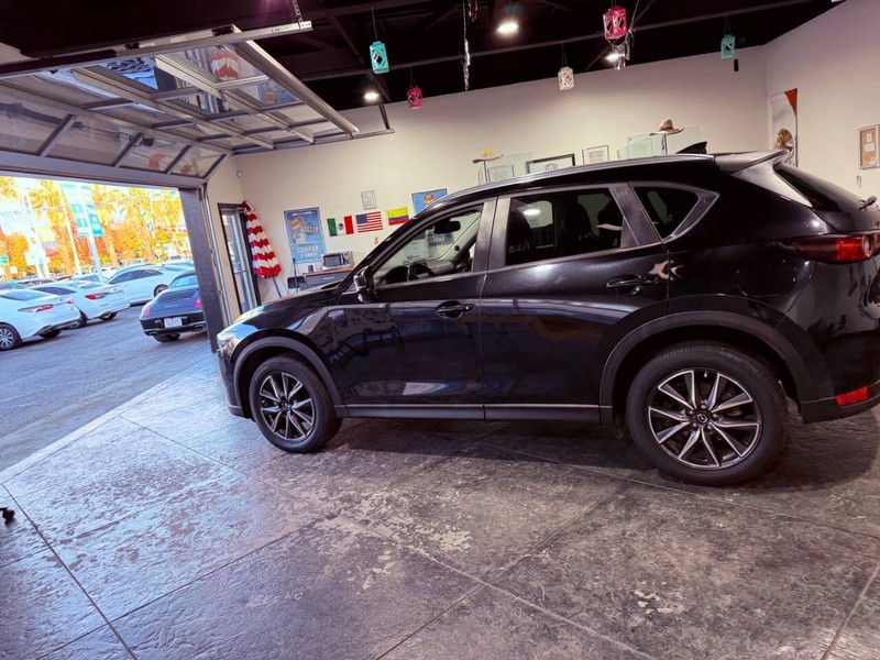 Mazda CX-5 Vehicle Full-screen Gallery Image 19