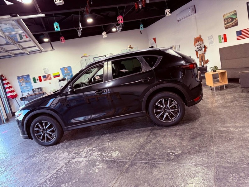 Mazda CX-5 Vehicle Full-screen Gallery Image 21
