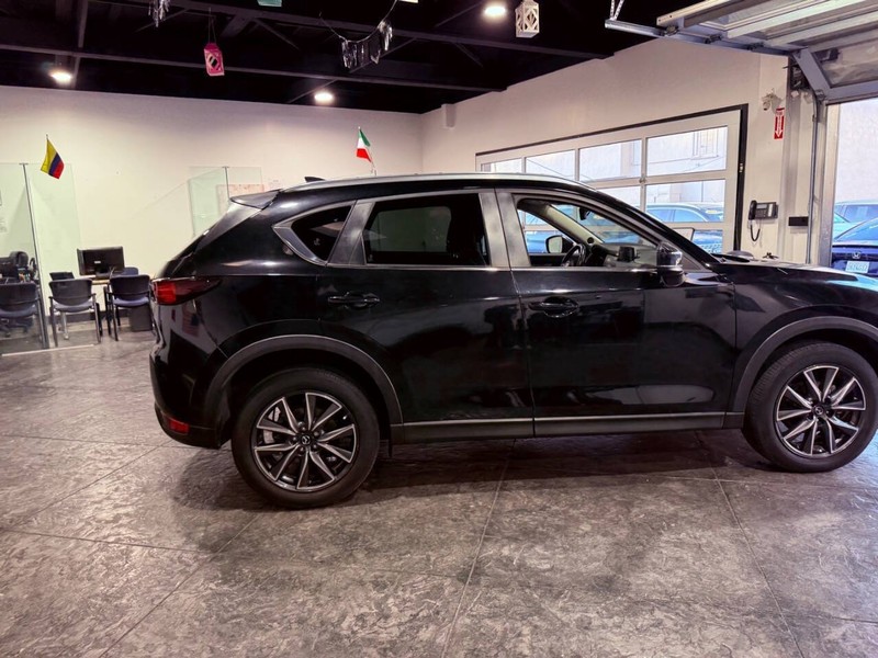 Mazda CX-5 Vehicle Full-screen Gallery Image 27