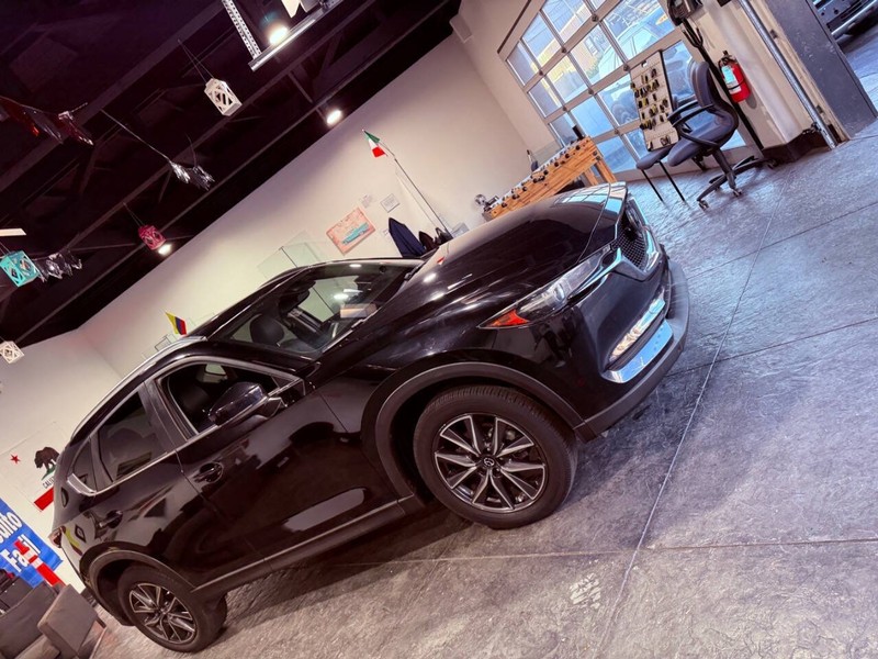 Mazda CX-5 Vehicle Full-screen Gallery Image 28