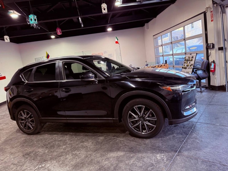 Mazda CX-5 Vehicle Full-screen Gallery Image 30