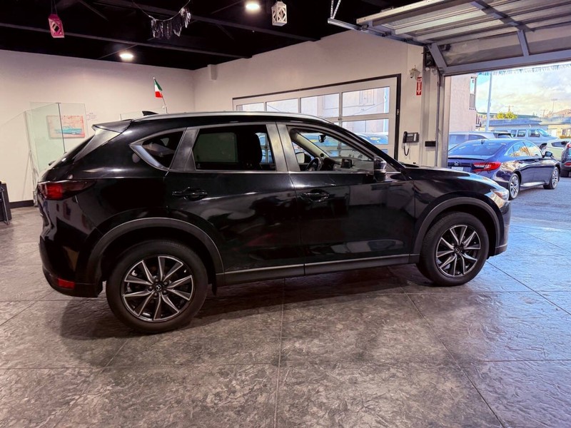 Mazda CX-5 Vehicle Full-screen Gallery Image 31