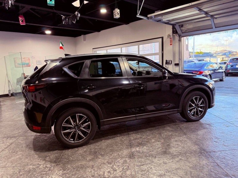 Mazda CX-5 Vehicle Full-screen Gallery Image 32