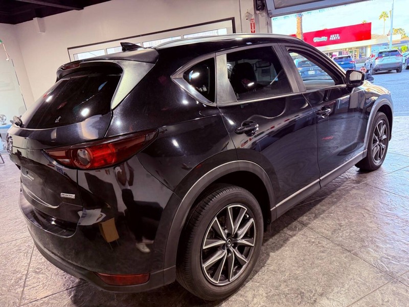 Mazda CX-5 Vehicle Full-screen Gallery Image 35