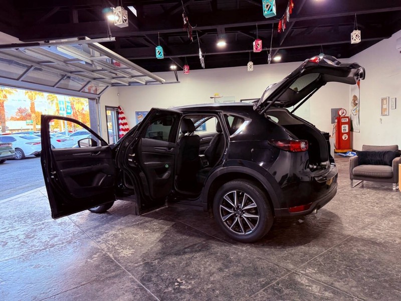 Mazda CX-5 Vehicle Full-screen Gallery Image 49