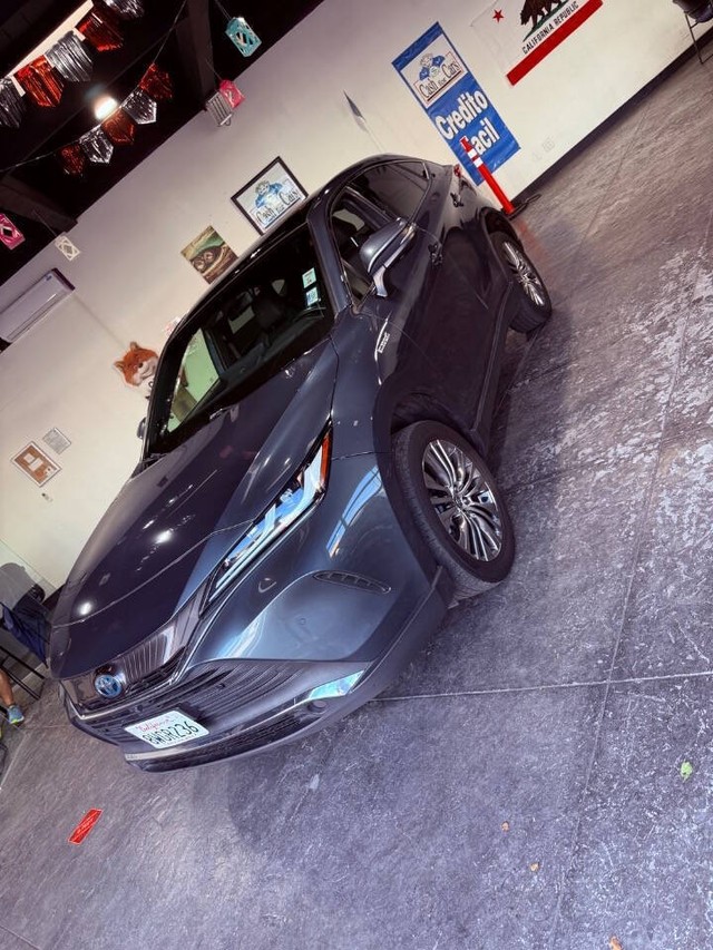 Toyota Venza Vehicle Full-screen Gallery Image 12