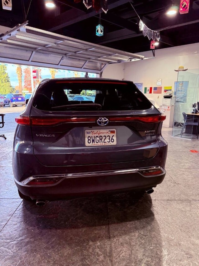 Toyota Venza Vehicle Full-screen Gallery Image 20