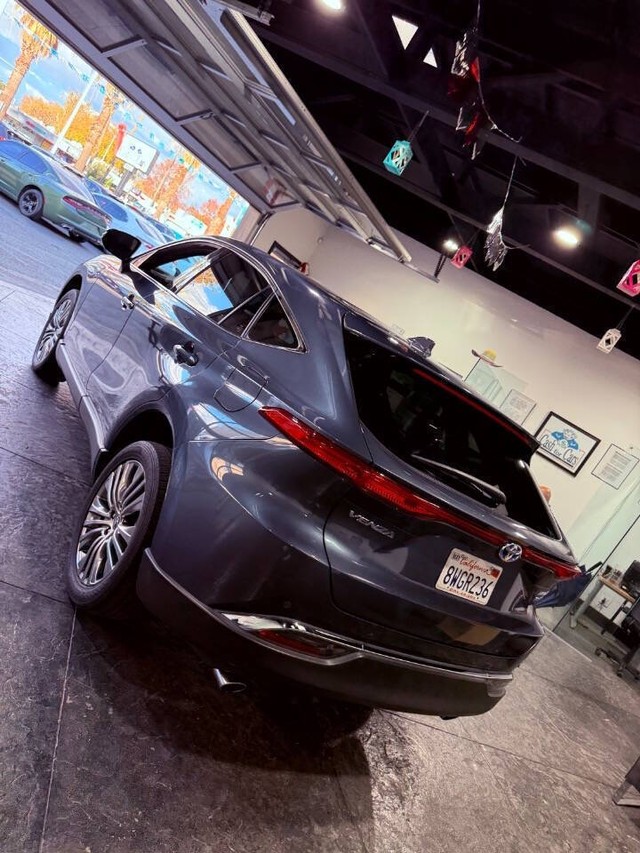 Toyota Venza Vehicle Full-screen Gallery Image 22