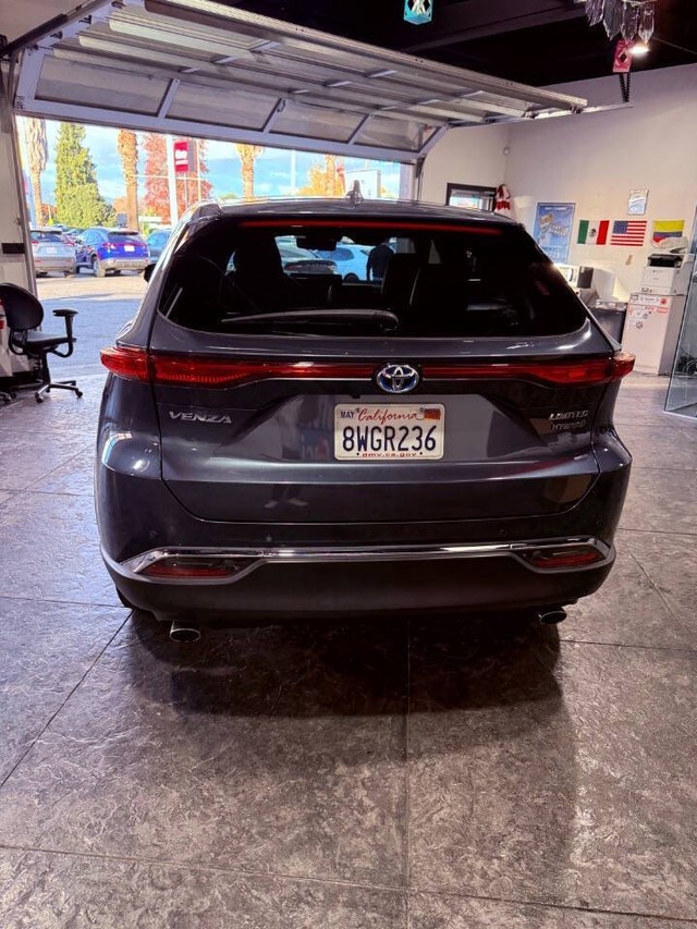 Toyota Venza Vehicle Full-screen Gallery Image 24