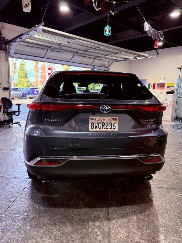 Toyota Venza Vehicle Full-screen Gallery Image 25