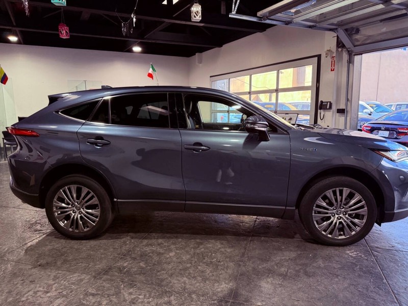 Toyota Venza Vehicle Full-screen Gallery Image 30