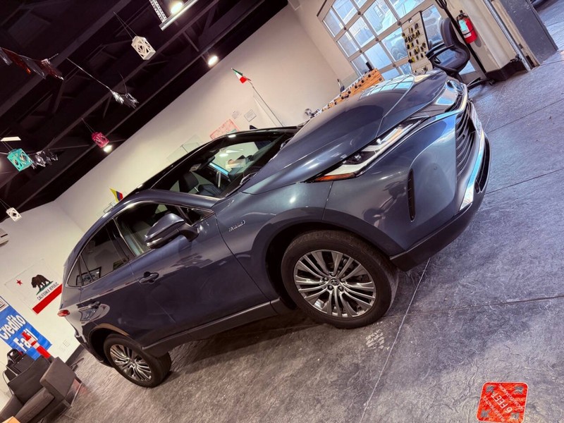 Toyota Venza Vehicle Full-screen Gallery Image 36