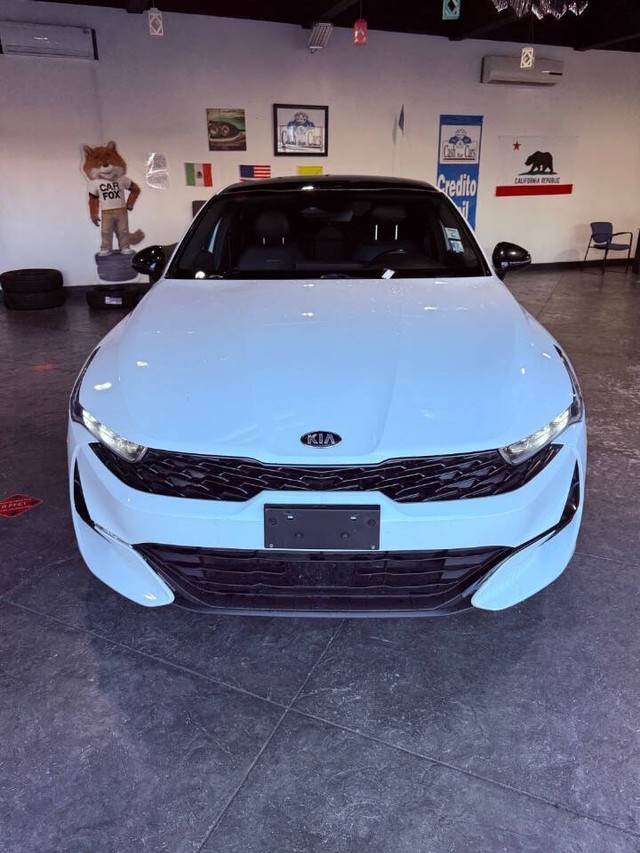 Kia K5 Vehicle Full-screen Gallery Image 02