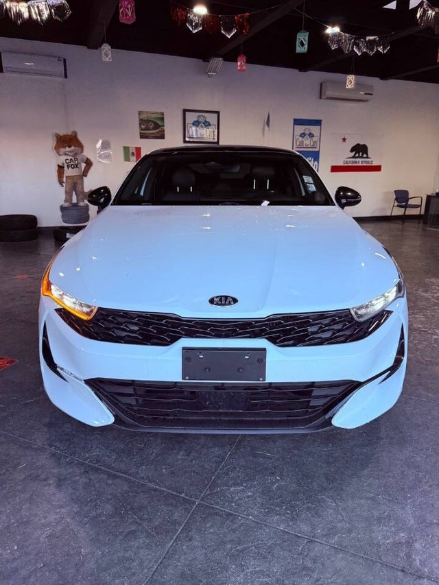 Kia K5 Vehicle Full-screen Gallery Image 03