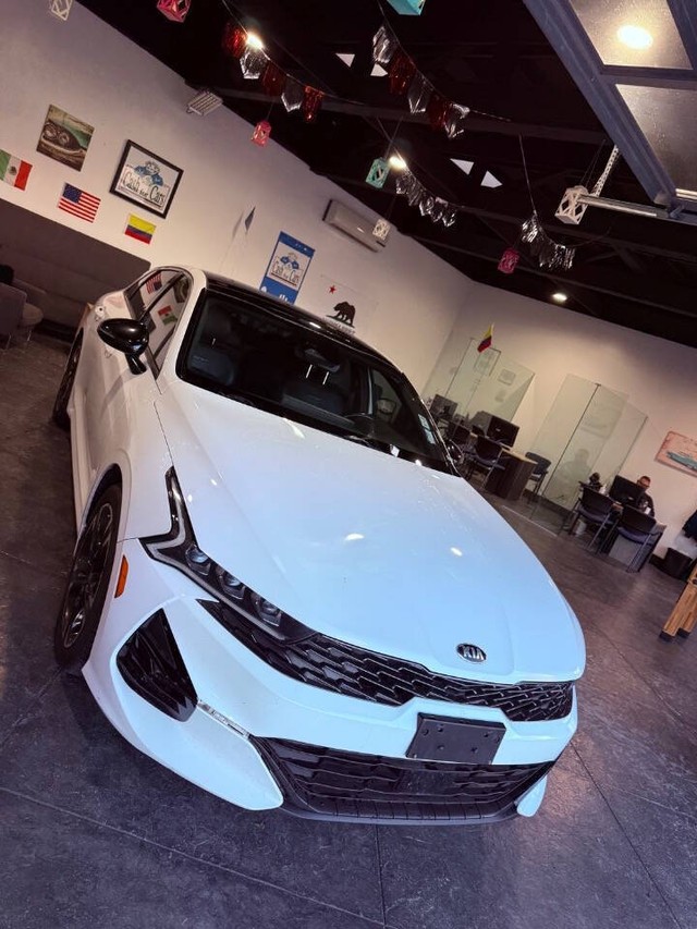 Kia K5 Vehicle Full-screen Gallery Image 10