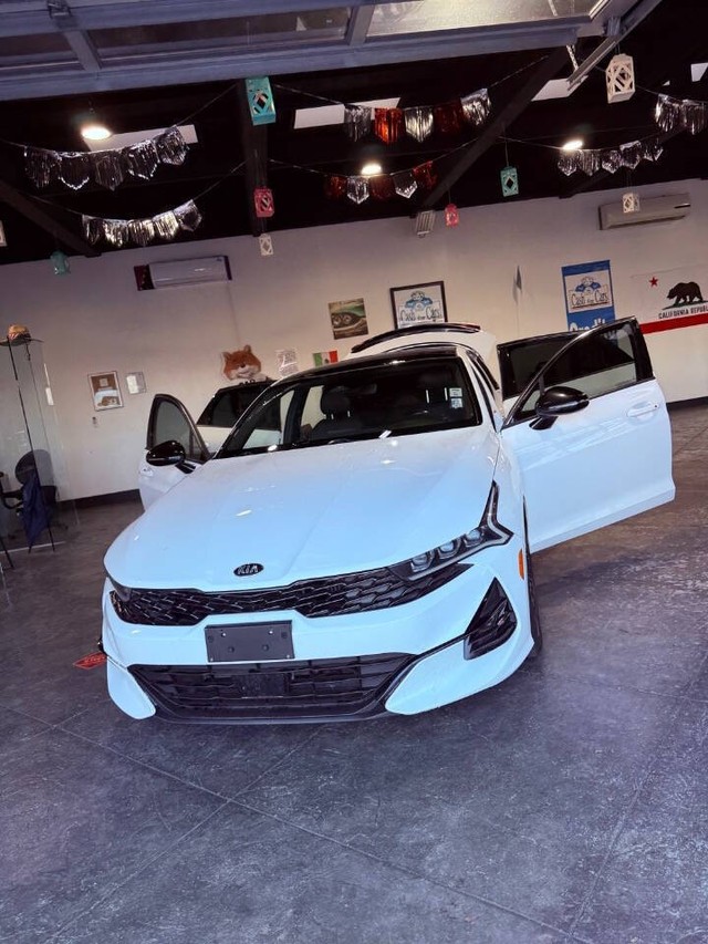 Kia K5 Vehicle Full-screen Gallery Image 28