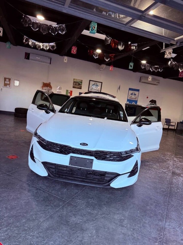 Kia K5 Vehicle Full-screen Gallery Image 32