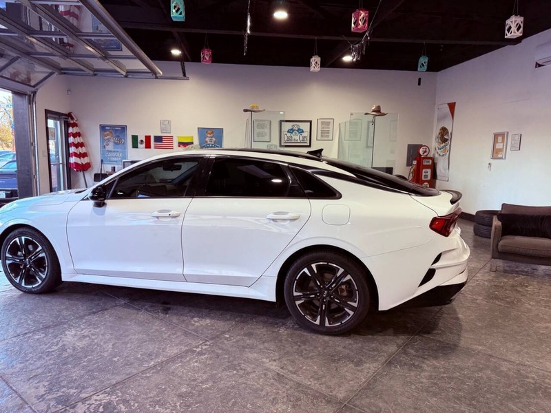 Kia K5 Vehicle Full-screen Gallery Image 05