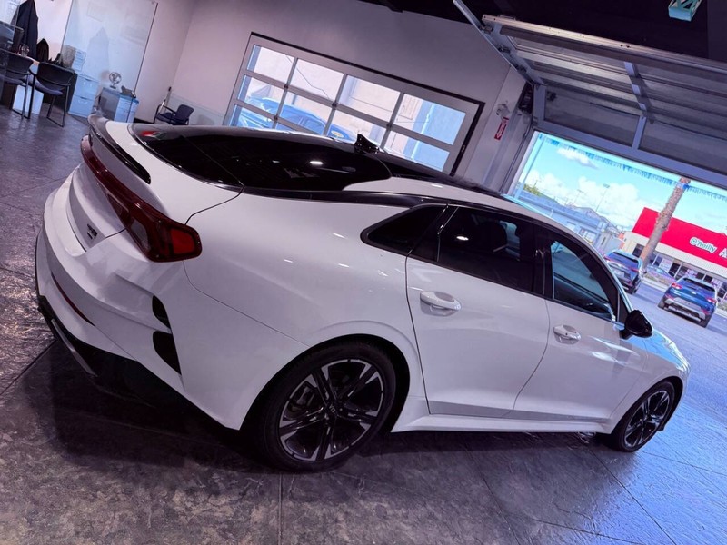 Kia K5 Vehicle Full-screen Gallery Image 08