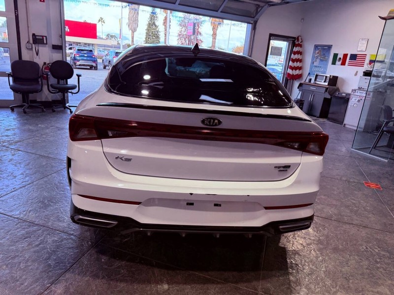 Kia K5 Vehicle Full-screen Gallery Image 09