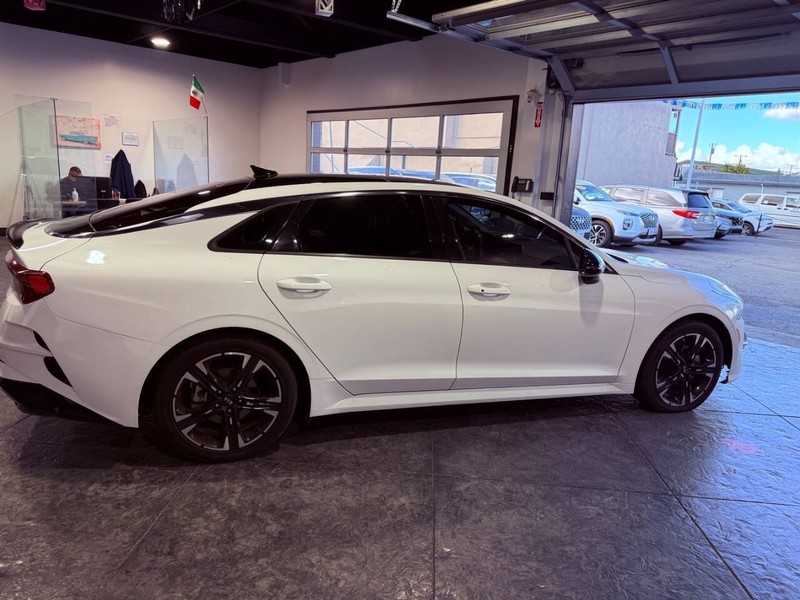 Kia K5 Vehicle Full-screen Gallery Image 12