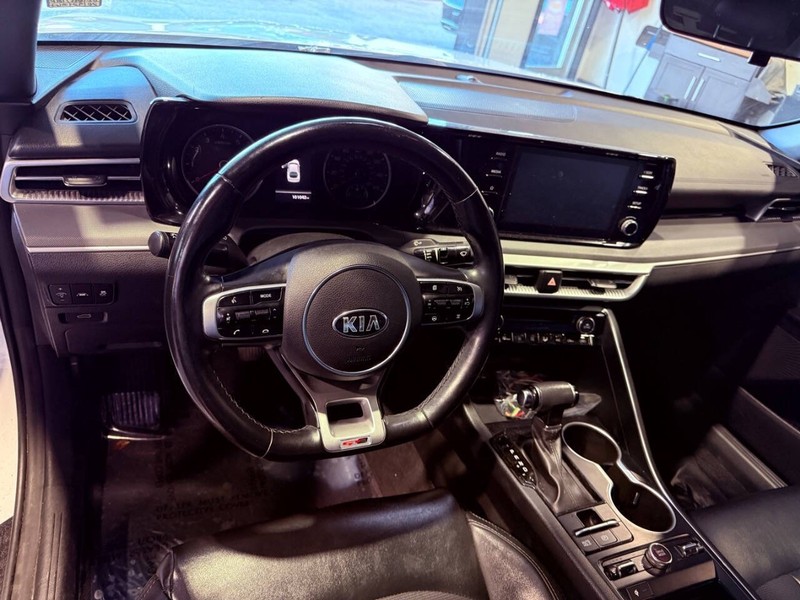 Kia K5 Vehicle Full-screen Gallery Image 15