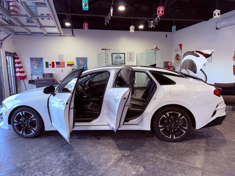 Kia K5 Vehicle Full-screen Gallery Image 22