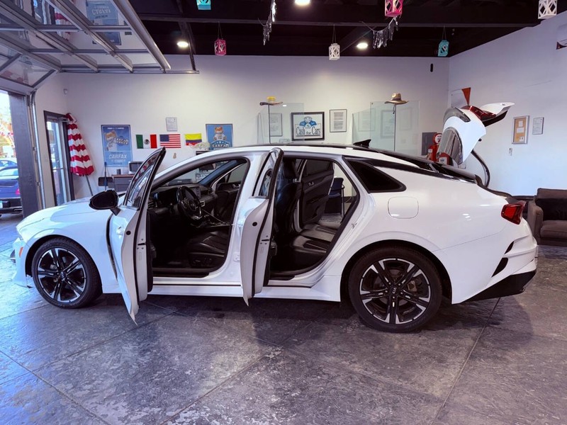 Kia K5 Vehicle Full-screen Gallery Image 23