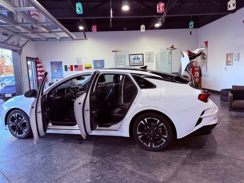 Kia K5 Vehicle Full-screen Gallery Image 24