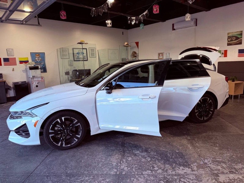 Kia K5 Vehicle Full-screen Gallery Image 25