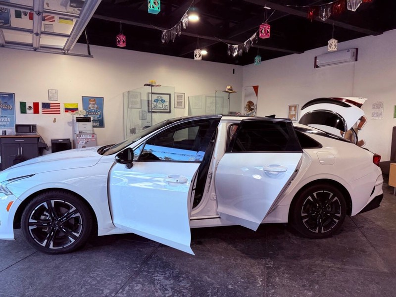 Kia K5 Vehicle Full-screen Gallery Image 26