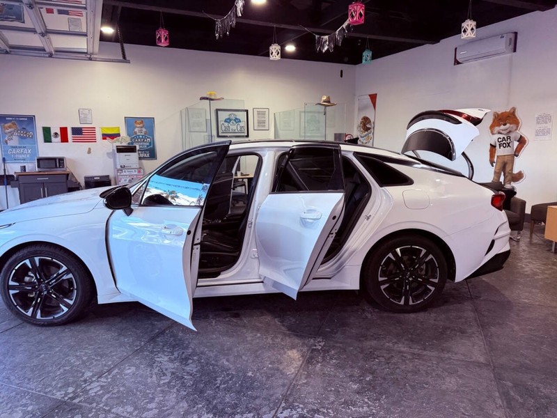 Kia K5 Vehicle Full-screen Gallery Image 27