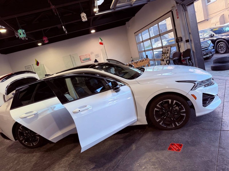 Kia K5 Vehicle Full-screen Gallery Image 37