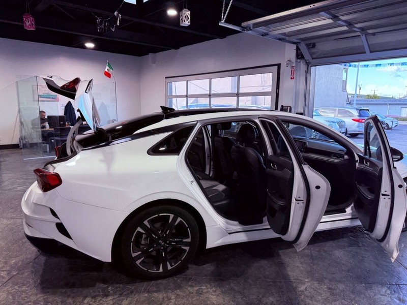 Kia K5 Vehicle Full-screen Gallery Image 40