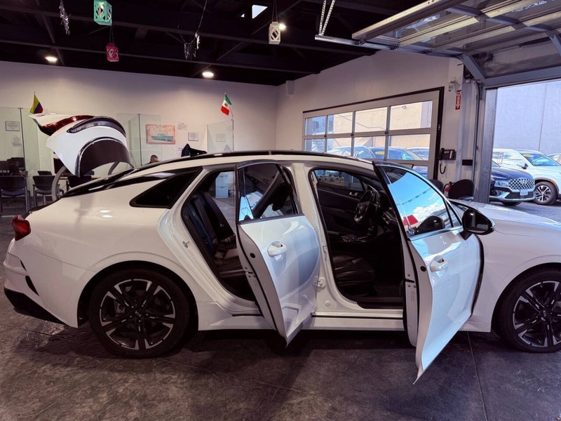 Kia K5 Vehicle Full-screen Gallery Image 42