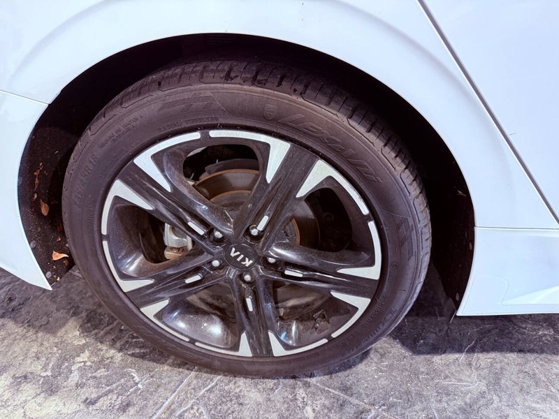 Kia K5 Vehicle Full-screen Gallery Image 43