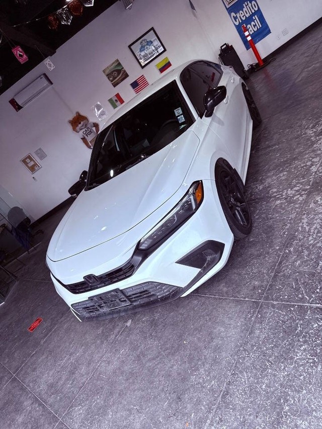 Honda Civic Sedan Vehicle Full-screen Gallery Image 07