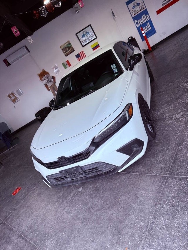 Honda Civic Sedan Vehicle Full-screen Gallery Image 09